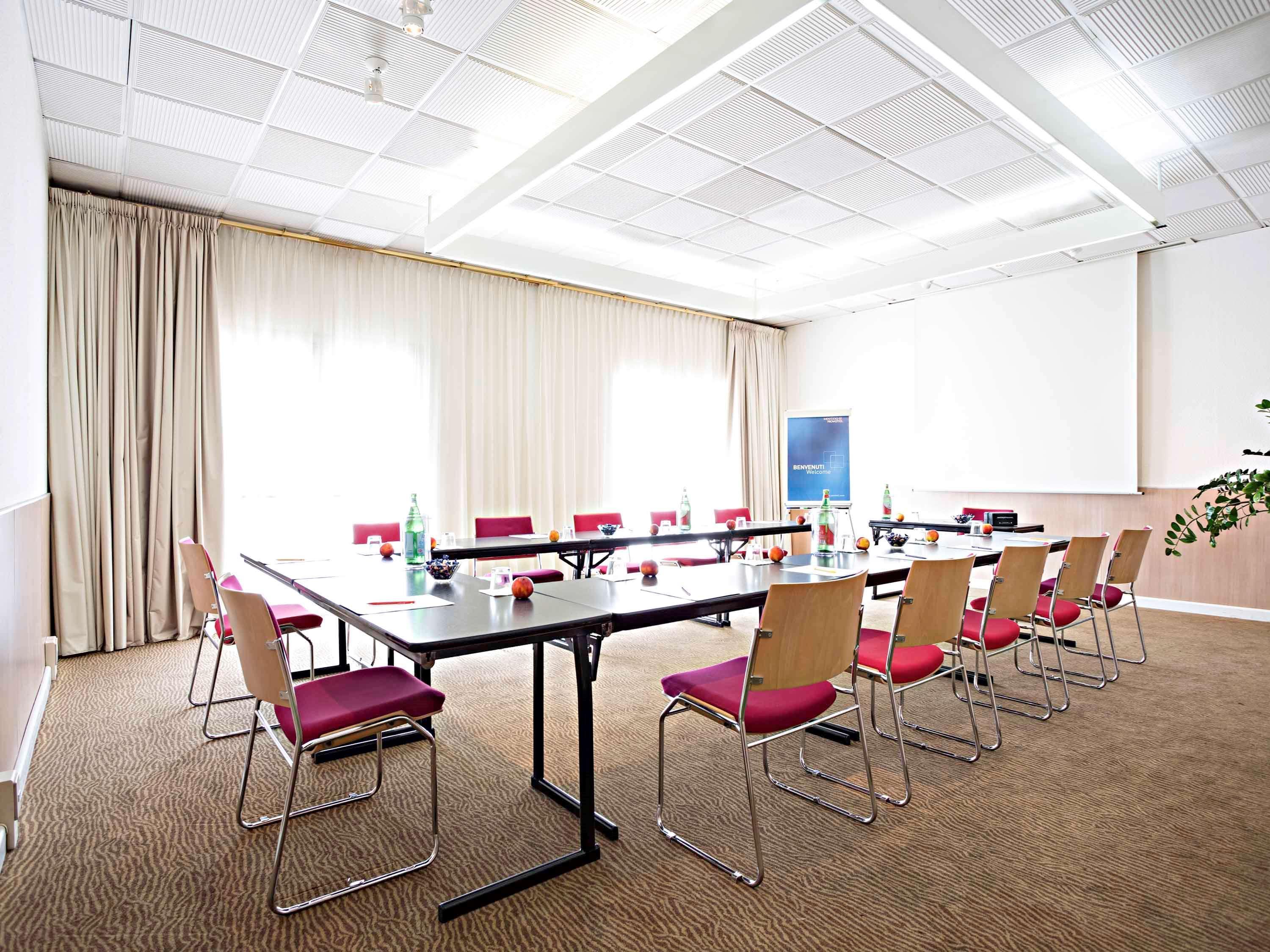 Novotel Caserta Sud Buitenkant foto