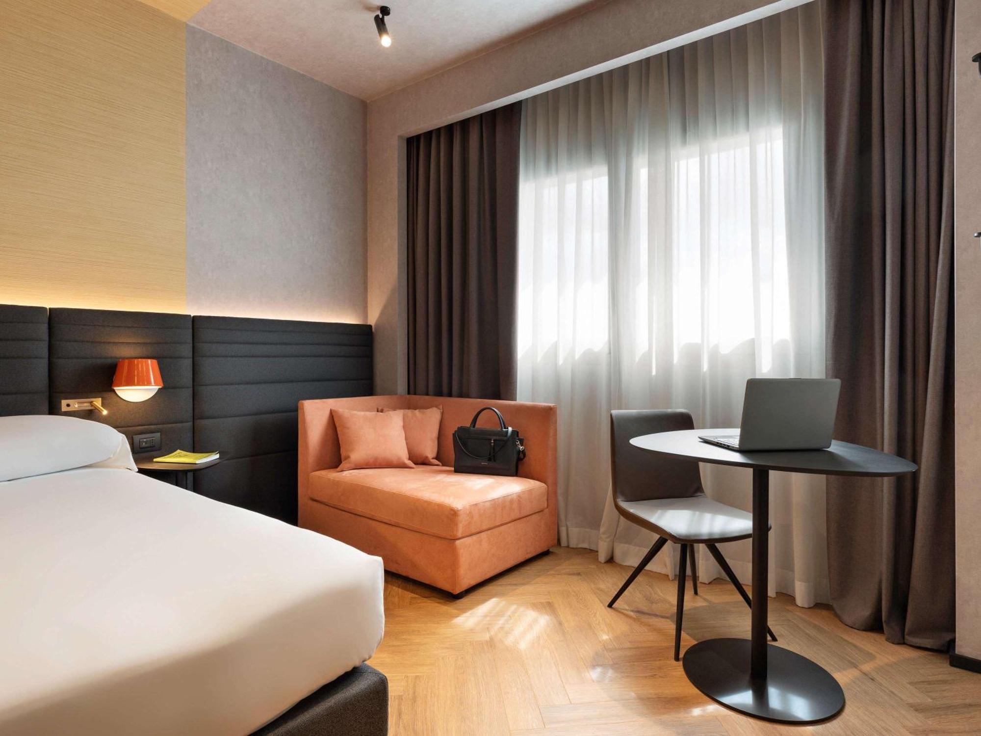 Novotel Caserta Sud Buitenkant foto