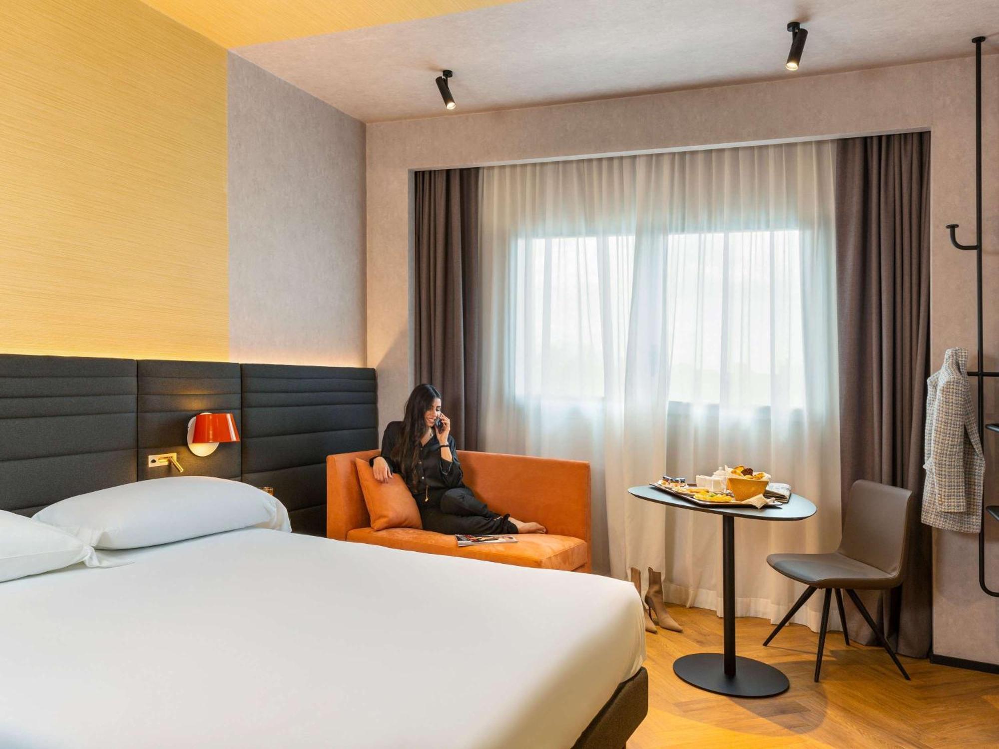 Novotel Caserta Sud Buitenkant foto